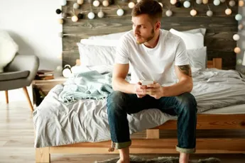 "Mijn vriendin zegt dat ik harder moet stoten in bed... Ik lijk soms wel een voorgeprogrammeerde seksrobot!"