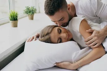 /lifestyle/vrouwen-onthullen-zelf-waar-ze-graag-aangeraakt-worden-ik-word-helemaal-wild-als-hij-het-met-zn-tong-doet