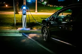/wheels/andy-heeft-al-5-jaar-geen-benzine-getankt-en-onthult-de-indrukwekkende-besparingen-met-zijn-elektrische-wagen