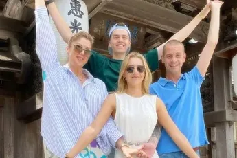 /actua/kelly-pfaff-over-billenmannen-borstenmannen-en-wat-shania-en-kenji-vertellen-over-hun-bedavonturen-aan-de-toog-mag-dat-wel