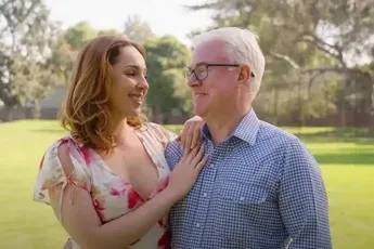 /lifestyle/gen-z-vrouwen-kiezen-plots-massaal-voor-oudere-mannen-dit-is-de-reden-en-het-heeft-niks-te-maken-met-sugar-daddies