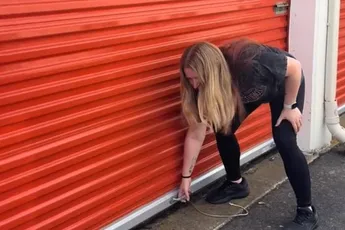 /actua/man-koopt-opslagunit-voor-2000-dollar-en-kan-niet-geloven-wat-hij-aantreft-rendement-verzekerd