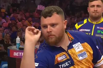 /sport/darter-josh-rock-wijt-rampzalige-partij-op-premier-league-in-antwerpen-aan-iets-wat-hij-deed-in-de-toiletten-van-de-afas-dome