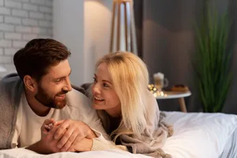 /lifestyle/nu-valentijn-er-straks-weer-aankomt-met-deze-standjes-op-basis-van-je-sterrenbeeld-wordt-het-feest-der-liefde-heter-dan-ooit