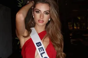 Jawadde! Miss België Karen Janssen laat haar prachtige 'derrière' bewonderen met nieuwe bikinifoto's