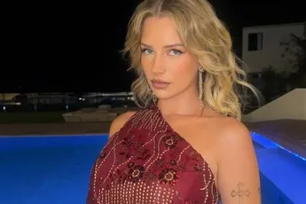 /dames/iedereen-is-weer-stapelverliefd-op-lottie-moss-zus-van-kate-nadat-ze-poseert-in-een-doorzichtige-outfit-fotos