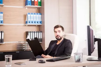 Dit is wat topmanagers verdienen bij grote Vlaamse bedrijven: "Geen slecht loon, maar we kloppen meer uren dan onze werknemers"