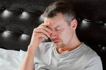 /stories/dirk-41-weet-het-even-niet-meer-ik-kan-mijn-vrouw-niet-plezieren-nu-hebben-de-buren-voorgesteld-het-in-mijn-plaats-te-doen