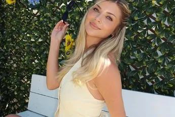 De bloedhete Vlaamse Aleksandra, ooit winnares van Love Island, deelt selfie en veel fans vragen hetzelfde: "Heb je ze laten vergroten?"