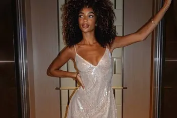 Wondermooie krullenbol Amaka Enem is weer heel lief voor ons... en deelt snikhete bikinifoto's