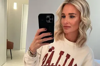 /dames/roxanne-de-vlaamse-schone-aan-de-zijde-van-mathieu-van-der-poel-mocht-33-kaarsjes-uitblazen-tijd-voor-haar-knapste-bikinifotos