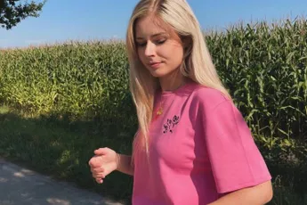 /actua/het-meest-genante-moment-ooit-tussen-de-lakens-van-jade-mintjens-de-buurman-was-niet-blij