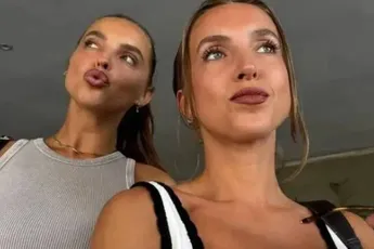 /dames/de-dag-dat-de-zusjes-stevens-elkaar-doodleuk-aan-het-aflikken-waren-en-het-internet-compleet-brak-fotos