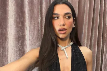 Dua Lipa 'heetste vrouw op aarde' gedoopt na foto's die weinig aan de verbeelding overlaten