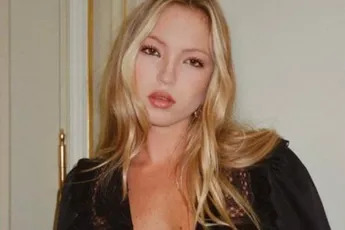 Lila, de bloedmooie dochter van Kate Moss, hangt ze 'los in het zakje' en dat is een heerlijk schouwspel (foto's)