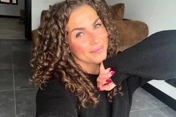 /dames/temptation-donna-deelt-wat-kiekjes-van-een-lingerieshoot-en-daar-krijg-je-het-toch-wel-even-warm-van