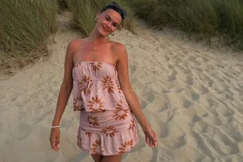 Ex-Miss België Annelies Törös presenteert zich schaars gekleed en bewijst dat ze nog steeds een echte tijger is (foto's)