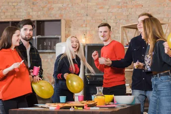 /stories/feestje-op-werk-wordt-iets-te-gezellig-collega-liet-me-alle-hoeken-van-haar-kantoor-zien-de-gevolgen-waren-rampzalig