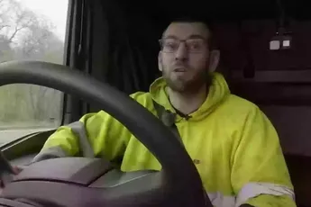 /actua/vrachtwagenchauffeur-deelt-waarheid-over-zijn-job-en-toont-loonbrief-met-verrassend-bedrag-dat-hij-verdient