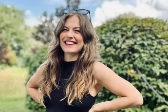 Dat zien we ook niet elke dag: Frances Lefebure toont zich in badpak en haar volgers gaan uit hun dak! (foto's)