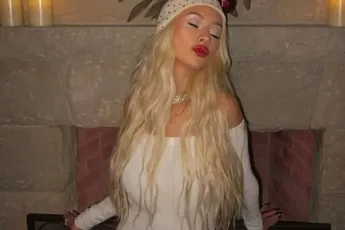 /dames/hoe-je-het-internet-kan-breken-christina-aguilera-doet-het-met-deze-schaars-geklede-fotos