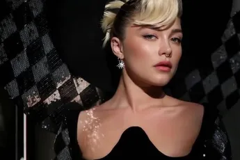 Florence Pugh bevestigt relatie met Peaky Blinders-acteur... Wij vieren dat met haar heetste kiekjes!