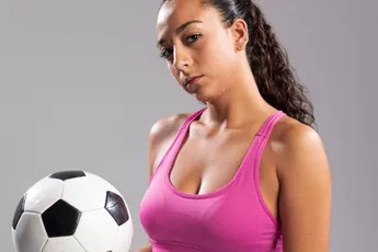 /stories/vader-wilde-gewoon-even-praten-met-de-voetbaltrainster-van-zijn-zoon-plots-stonden-we-samen-onder-een-hete-douche