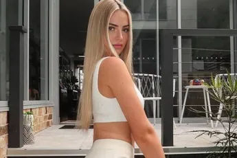 Om duimen en vingers bij af te likken: deze bikinifoto's van Hollandse klepper Jennifer zijn écht lekker!