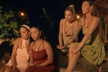 /film-tv/dolle-pret-in-temptation-island-waar-weer-vrolijk-wordt-gezogen-en-scheefgewipt-het-zijn-allebei-dikke-sletten