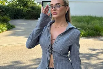 /dames/vlaamse-knapperd-olivia-eotb-wil-dat-we-diep-in-haar-ogen-kijken-de-meesten-kijken-net-iets-lager-fotos