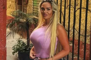 /dames/ashley-uit-big-brother-gooit-haar-twee-kroonjuwelen-in-de-strijd-met-heter-dan-hete-kiekjes