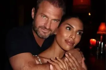 /actua/wout-bru-doet-boekje-open-over-relatie-met-23-jaar-jongere-natassia-en-the-real-housewives-zware-teleurstelling