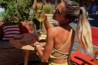 /dames/wat-een-bommetje-maithe-het-lief-van-sean-dhondt-showt-haar-waanzinnig-afgetrainde-lijf-in-bikini