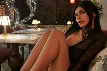 Mia Khalifa zoekt nog eens de grenzen van Instagram op door wel héél veel te laten zien (foto's)