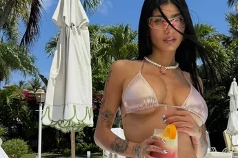 Natuurfilmlegende Mia Khalifa heeft bijzonder relatieadvies: "Heb je dit soort man? Gooi hem direct buiten!"