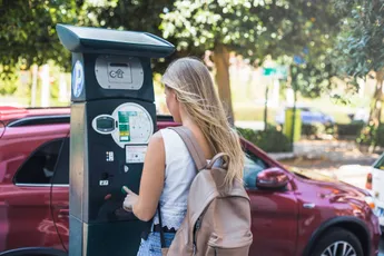 /actua/deze-oplichting-komt-steeds-vaker-voor-bij-vlaamse-parkeerautomaten-wees-op-je-hoede