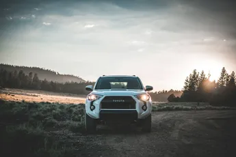 /wheels/einde-van-een-tijdperk-dit-merk-wil-gaat-toyota-van-de-troon-stoten-en-grootste-autobouwer-ter-wereld-worden
