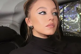 /dames/waarom-sydney-sweeney-mega-populair-is-deze-selfie-met-haar-kroonjuwelen-in-de-hoofdrol-verklaart-veel