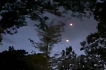 /actua/cia-in-hoogste-staat-van-paraatheid-pentagon-deelt-schokkende-nieuwe-ufo-beelden-waarbij-kleine-bollen-uit-een-groot-licht-komen