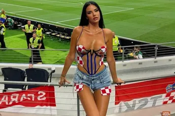 /dames/kroatie-is-is-gestart-op-het-wk-en-dus-daar-is-superfan-ivana-weer-enkele-van-haar-heetste-kiekjes