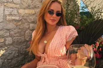 /dames/topchef-of-topbabe-tijger-anastasya-pakt-uit-met-zwoele-fotoshoot-en-veel-vlaamse-mannen-worden-compleet-wild