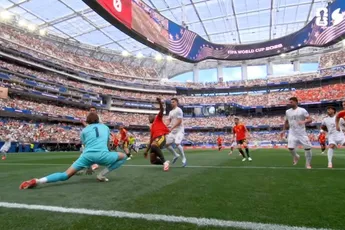 /sport/rode-duivels-compleet-gesloopt-na-gelijkspel-tegen-iran-laat-ze-naar-huis-zwemmen