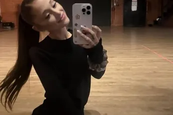 /dames/ariana-grande-toont-per-ongeluk-een-van-haar-tsjoepen-op-instagram-was-dit-de-bedoeling