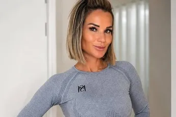 Vlaamse 'Mrs Worldwide' Deborah pakt uit in een bikini die weinig aan de verbeelding overlaat (foto's)