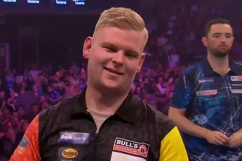 /sport/pdc-schokt-dartsfans-met-zeer-drastische-ingreep-erg-triest-dat-we-dit-moeten-doen