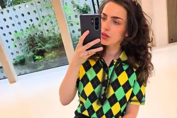 /dames/olga-leyers-deelt-nog-eens-wat-heerlijke-schaars-geklede-kiekjes-waar-iedereen-het-wat-warm-van-krijgt