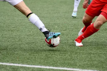 /sport/controversiele-nieuwe-mistaken-identity-regel-uitgelegd-nadat-speler-op-het-wk-hierdoor-rood-kreeg