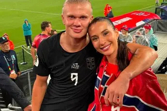 /dames/fan-of-geen-fan-van-haaland-voor-zijn-vriendin-isabel-in-bikini-kun-je-alleen-maar-supporteren-fotos