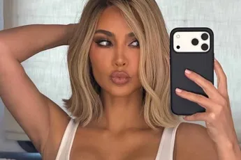/dames/kim-k-een-godin-genoemd-maar-ook-bekritiseerd-de-reden-een-wel-heel-kleine-bikini-fotos