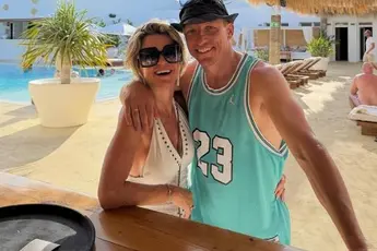 /dames/virginie-de-vrouw-van-wesley-sonck-etaleert-haar-niet-perfecte-lichaam-in-bikini-voor-ons-is-dat-perfect-genoeg